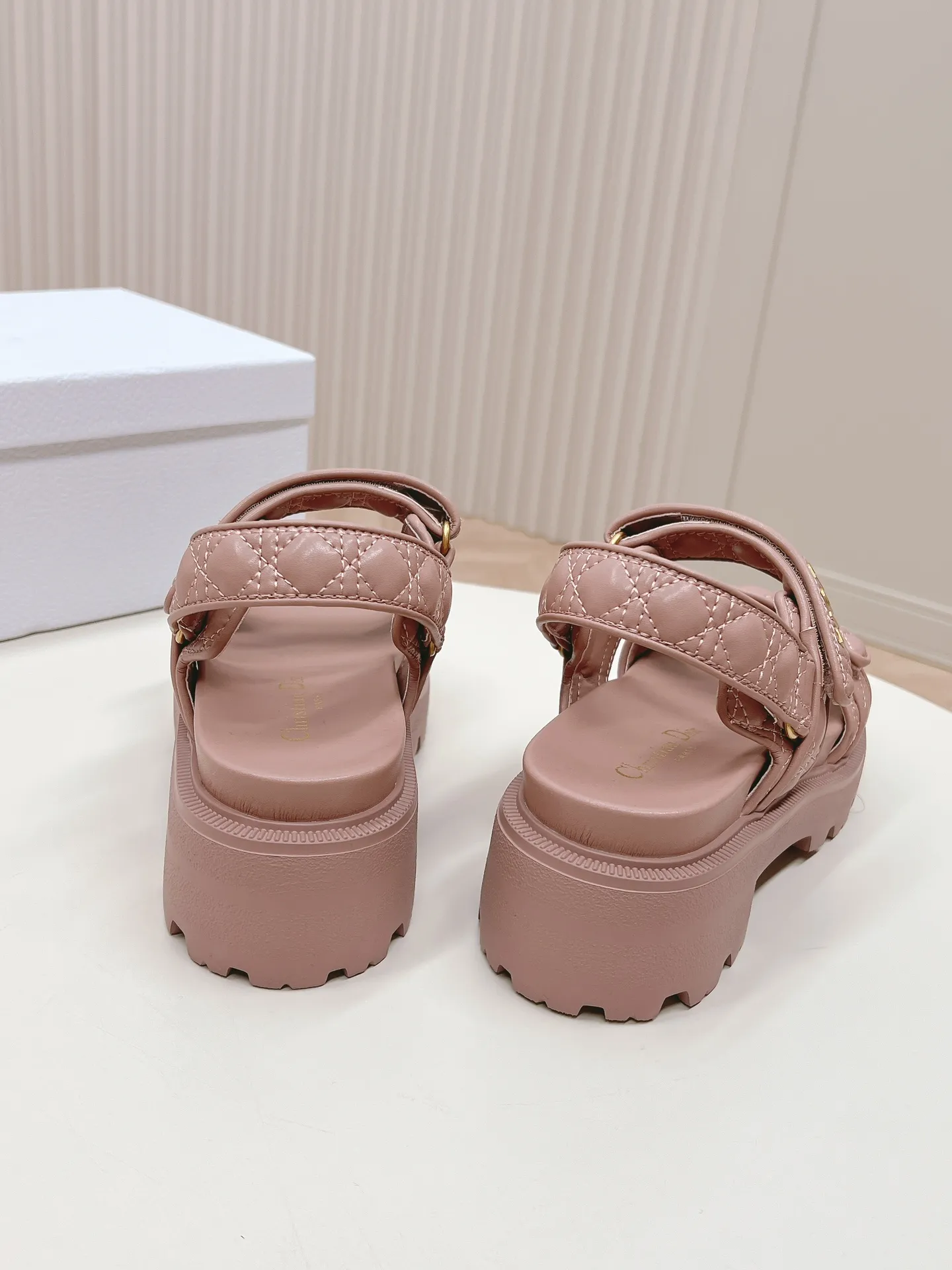 👟👟Ex-factory price 520👟👟 2024Dior Classic Velcro high-heeled sandals and slippers series original replica high version super durable and versatile style very comfortable on the foot, slim and tall, original leather upper, original d hardware buckle, original TPU outsole Heel height is about cm Size: 35-42